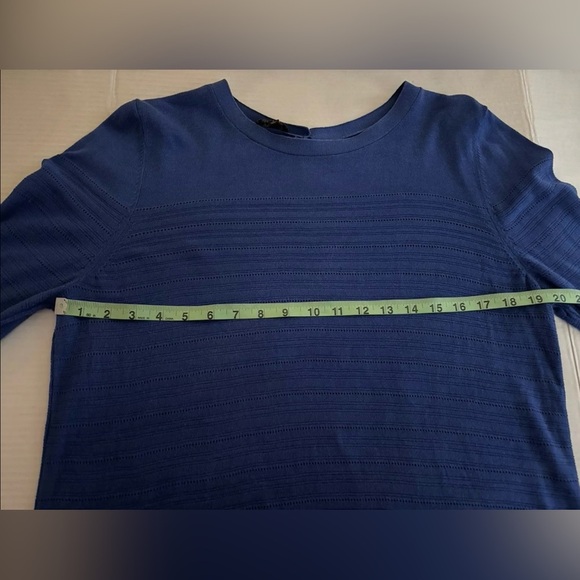 Talbots Blue Minimalist Tunic Blouse L Long Sleeve Relaxed Fit Workwear Classic - Picture 4 of 6